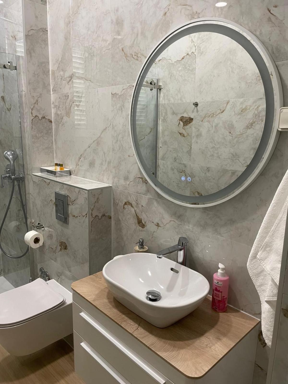 Blue Dolphin Apartment - Private Indoor Pool, Jacuzzi, Garden Split Kültér fotó