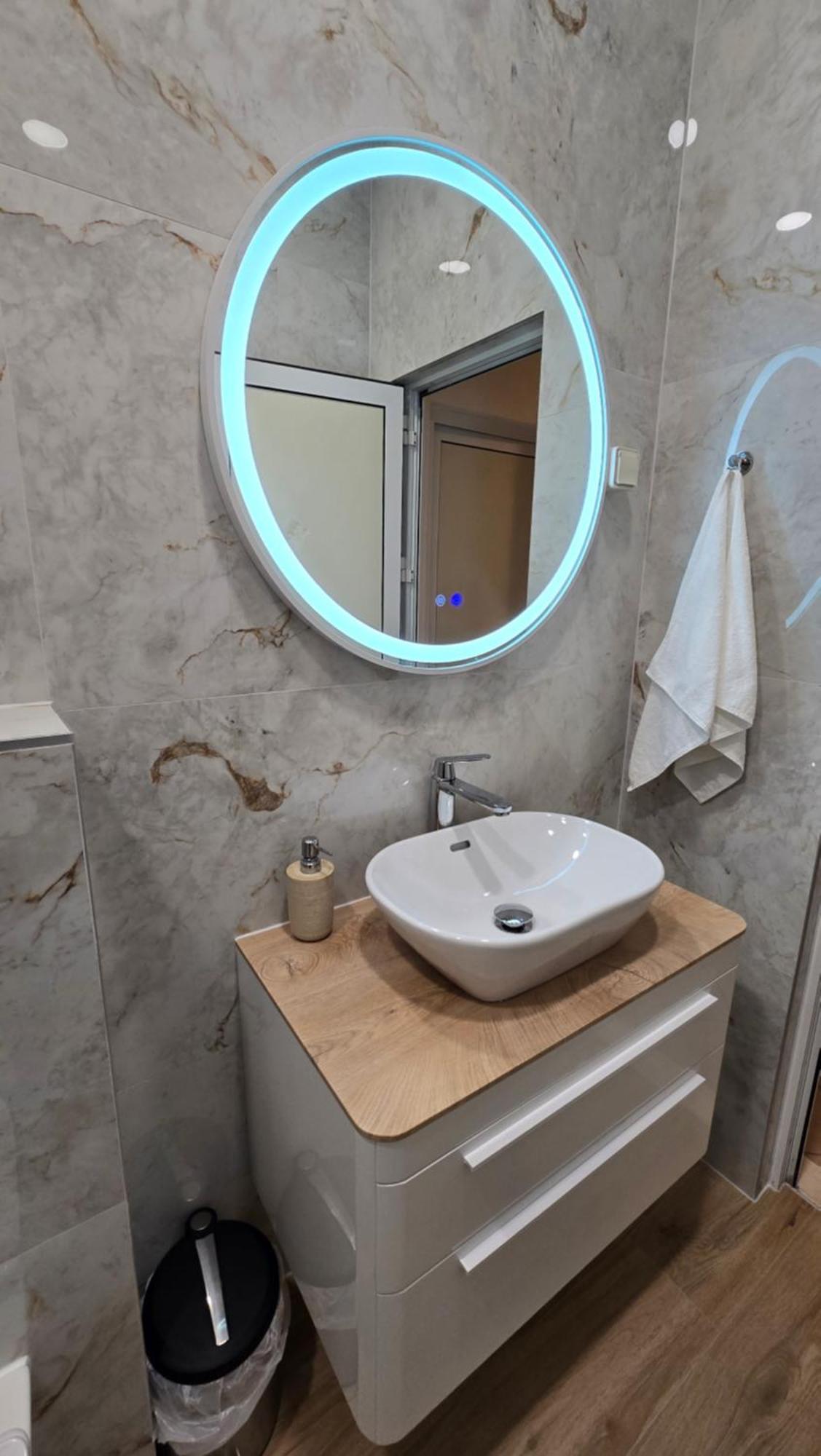 Blue Dolphin Apartment - Private Indoor Pool, Jacuzzi, Garden Split Kültér fotó